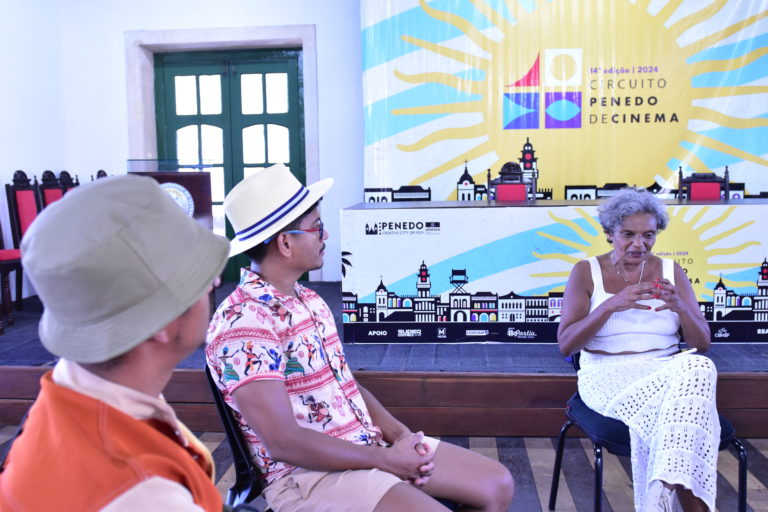 Atriz Genilda Silva media conversa sobre Atuação Cênica no Circuito Penedo de Cinema